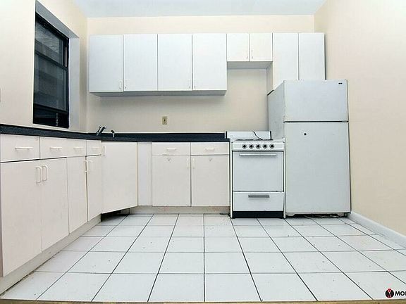 3rd image of 172 W 109th St APT 2R