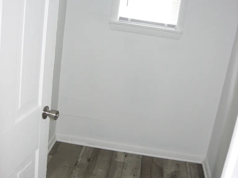 604B Lawn Ave — Photo 7