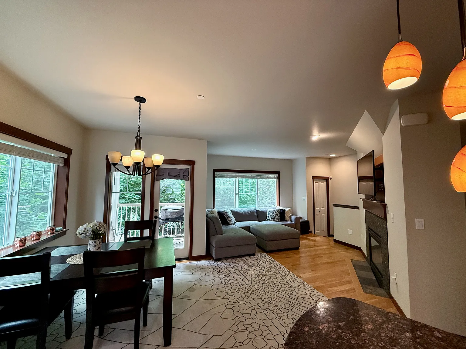 3 bed, 2.5 bath, 1687 sqft, $3,200 — Photo 4
