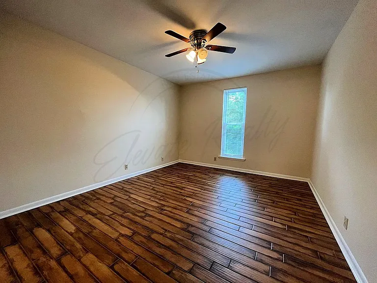 555 N Dupont Ave #B42 — Photo 9