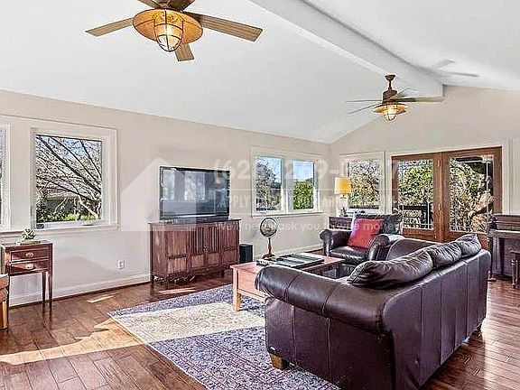 4th image of 9903 La Jolla Dr