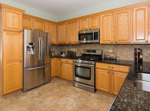 3rd image of 373 Woodhill Dr