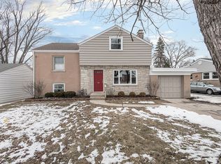 220 Green Valley Dr, Lombard, IL 60148