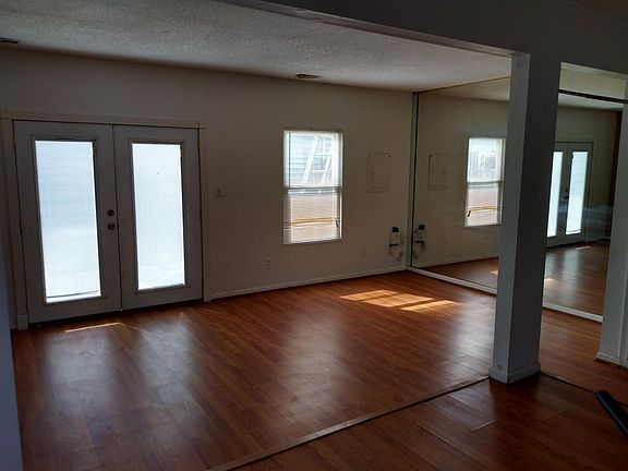 3rd image of 5957 Edgelake Dr