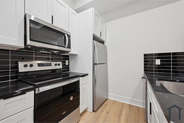 1st image of 4025 Lancaster Ave Floor 1