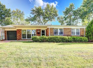 8634 Spoon Dr, Saint Louis, MO 63132