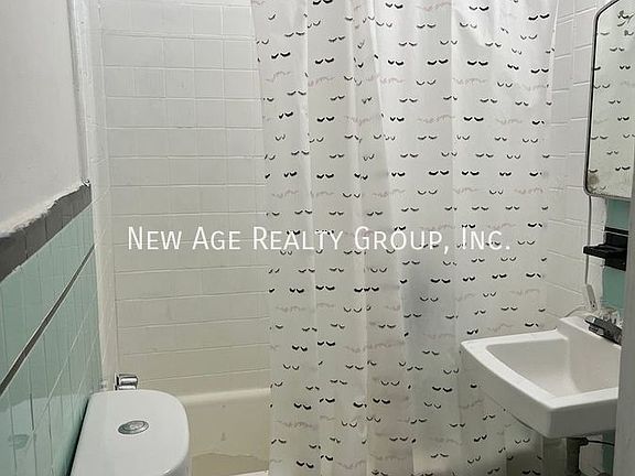 3rd image of 521 S 42nd St Unit 2R