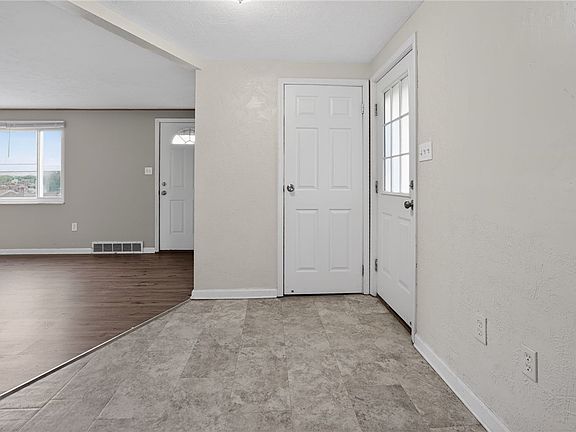 3rd image of 3220 Overlook Dr