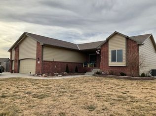 128 Springlake Dr, Newton, KS 67114
