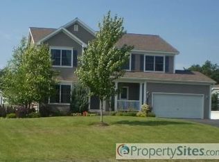 3 Saddlebrook Dr, Clifton Park, NY 12065