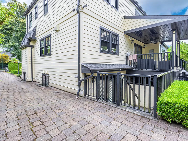 1617 W 49th Ave — Photo 20