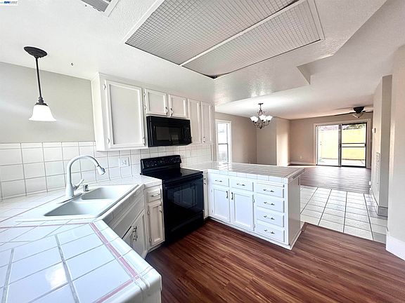 5th image of 3148 Andre Ln