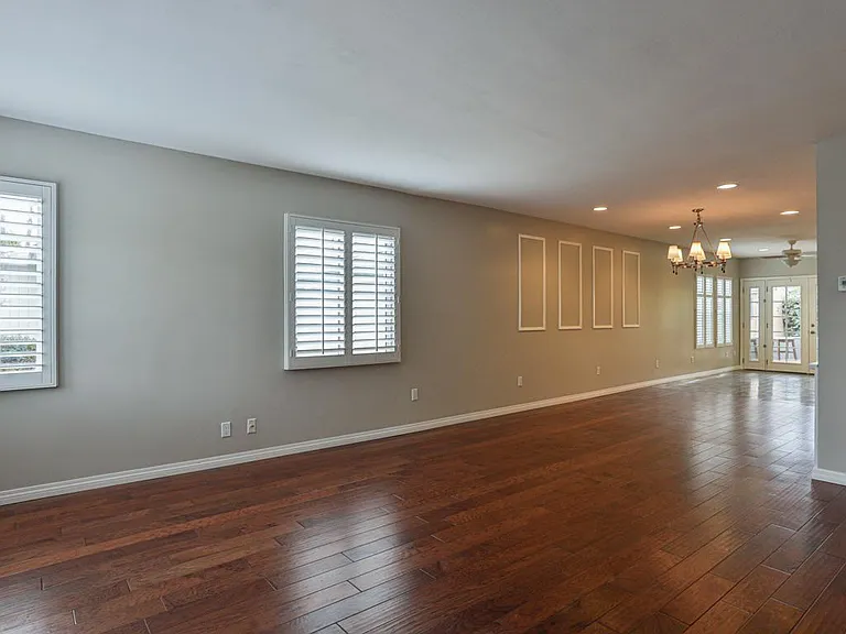 5907 Yarmouth Ave — Photo 8
