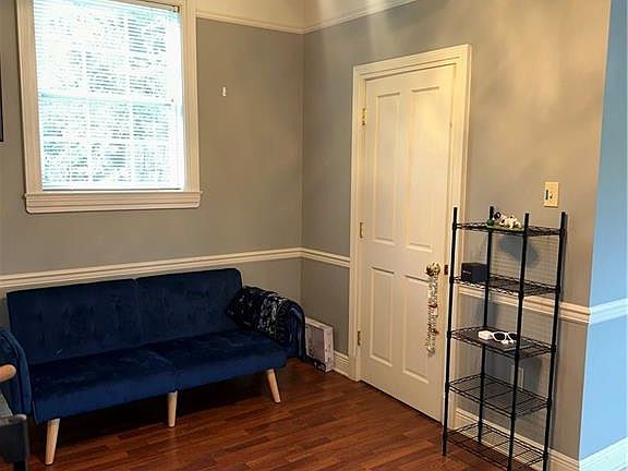 5th image of 4718 Reynes St