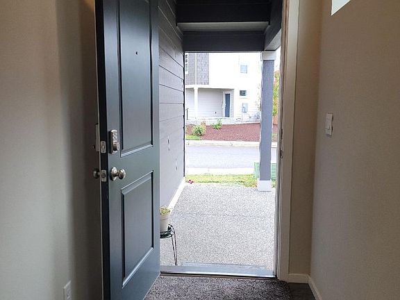 3rd image of 6499 Randolph Dr NE
