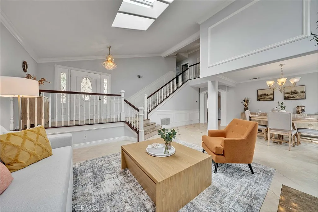 3 bed, 2.5 bath, 2959 sqft, $9,000 — Photo 3