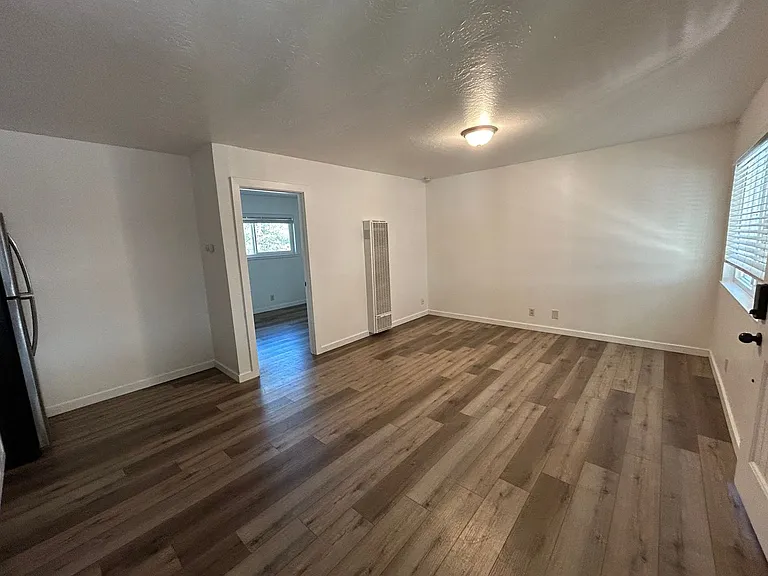 2535 Elwood Ave. — Photo 3