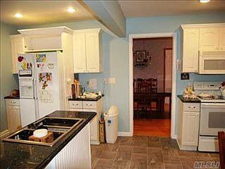 2nd image of 523B Park Ave