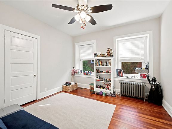 5th image of 124 Price St