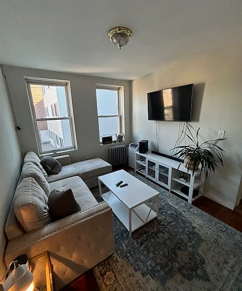 220 Hanover St #28 — Photo 1