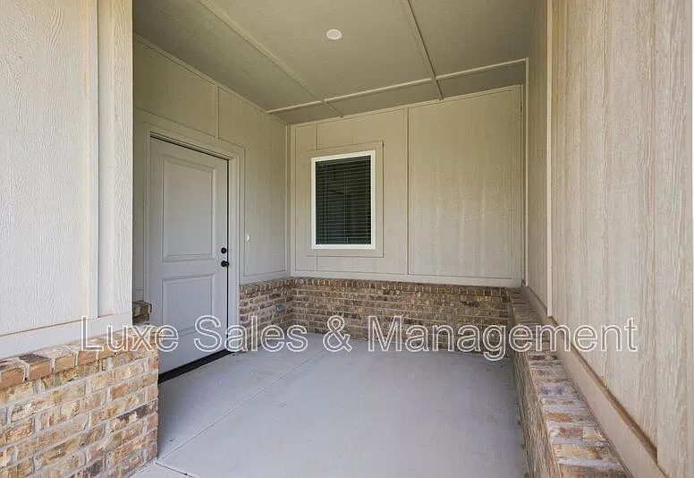 3 bed, 2.0 bath, 1445 sqft, $1,645 — Photo 3