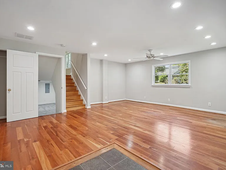 1633 Warner Ave — Photo 13