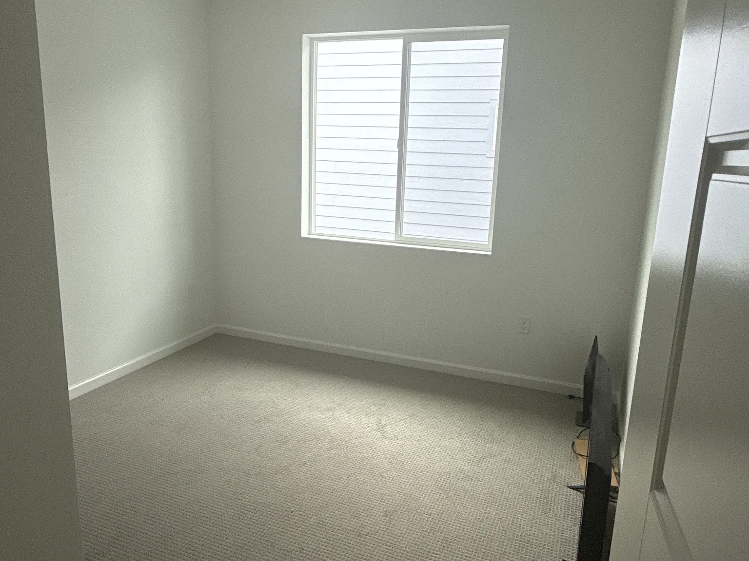 2 bed, 2.5 bath, 2147 sqft, $1,000 — Photo 2
