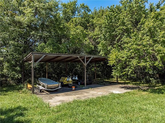 5th image of 3748 Johnston Ln