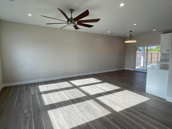 4th image of 218 S Valencia Boulevard