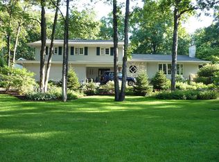 6019 Plantation Dr, Grand Blanc, MI 48439