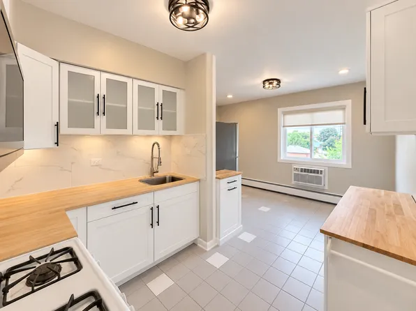 4600 N River Rd #C5, Schiller Park, IL 60176