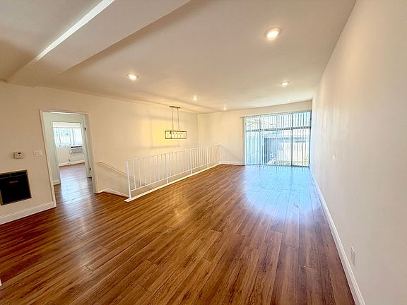 3rd image of 21700 Roscoe Blvd APT 207