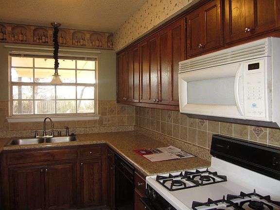 5th image of 4210 Amistad Dr