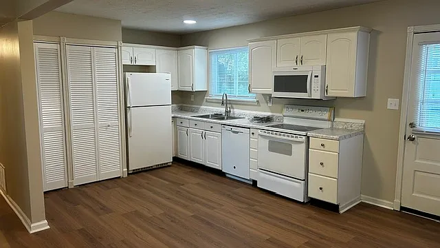 10311 Waycross Ave — Photo 4