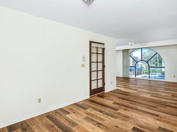 4th image of 802 Island Ct #804