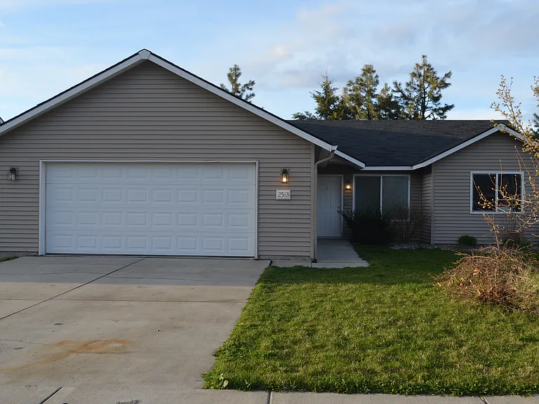 2563 E Knapp Dr — Photo 1
