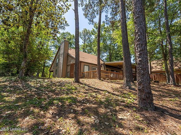 3rd image of 1836 E Lakeshore Dr
