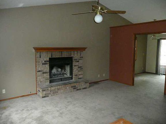 2nd image of 333 W Maywood St #Hud181216780