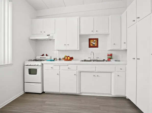 Royal Sepulveda Apartment Homes