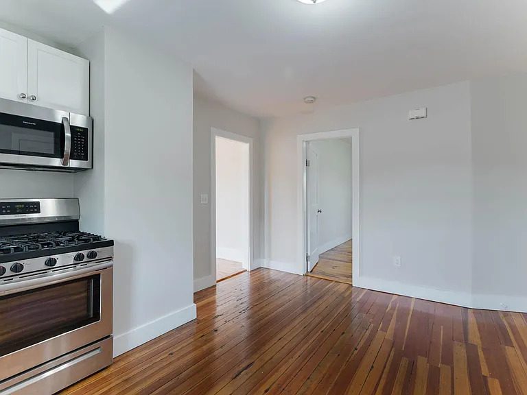 321 Jefferson Ave — Photo 6