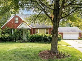 6644 Douglas Rd, Lambertville, MI 48144