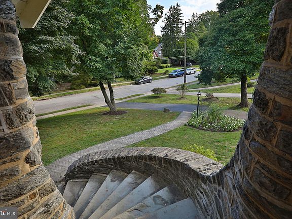 5th image of 625 W Phil Ellena St