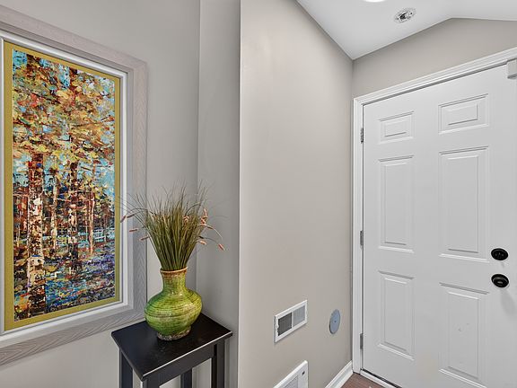 3rd image of 522 E Thornhill Ln #522