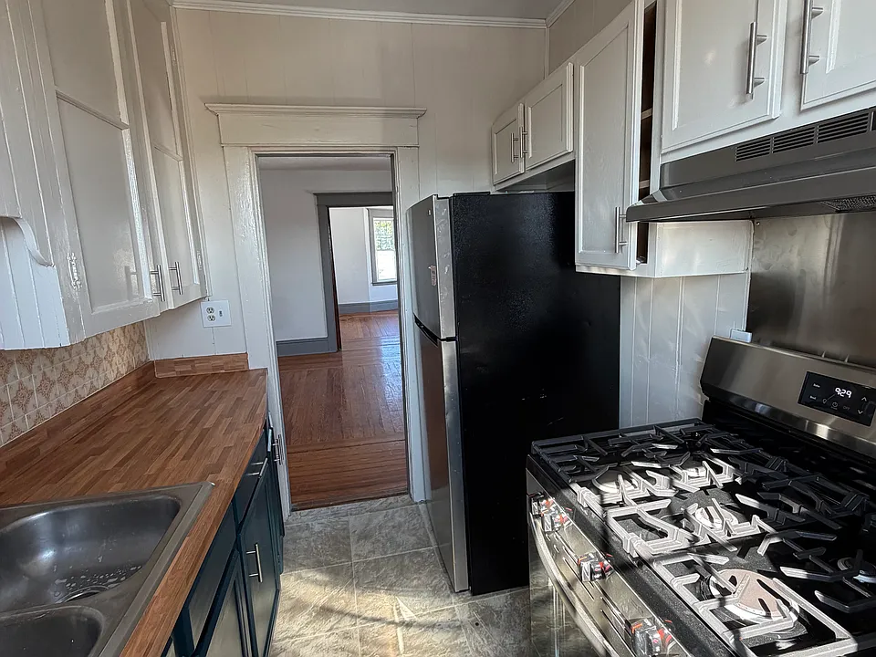 324 Brock Ave #3