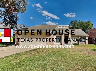 1911 Campwood Dr, Sugar Land, TX 77478