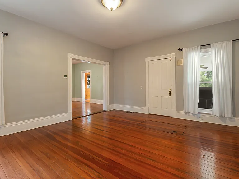 5820 Chamberlain Ln — Photo 32
