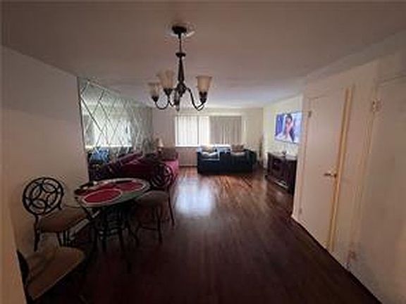 5th image of 8121 Avenue