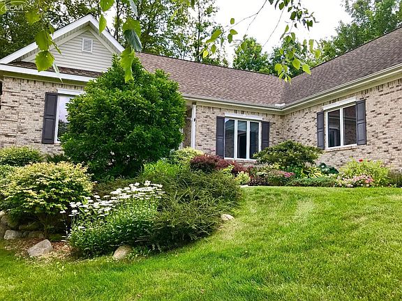 5th image of 3446 Woodridge Dr