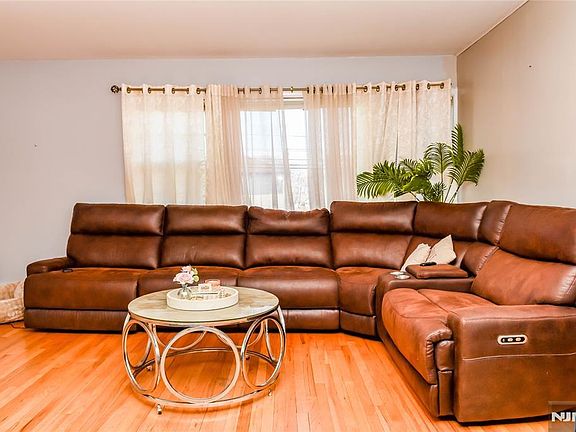 2nd image of 77 Morrell Pl