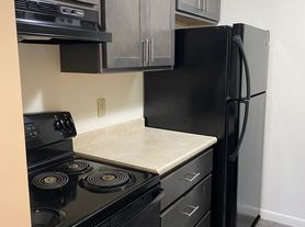 Residences at Riverside, 2 beds  1.0 baths (840 sqft)